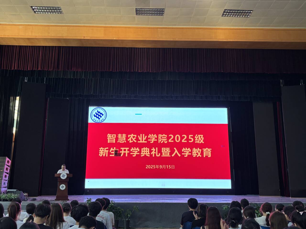开场照片.png