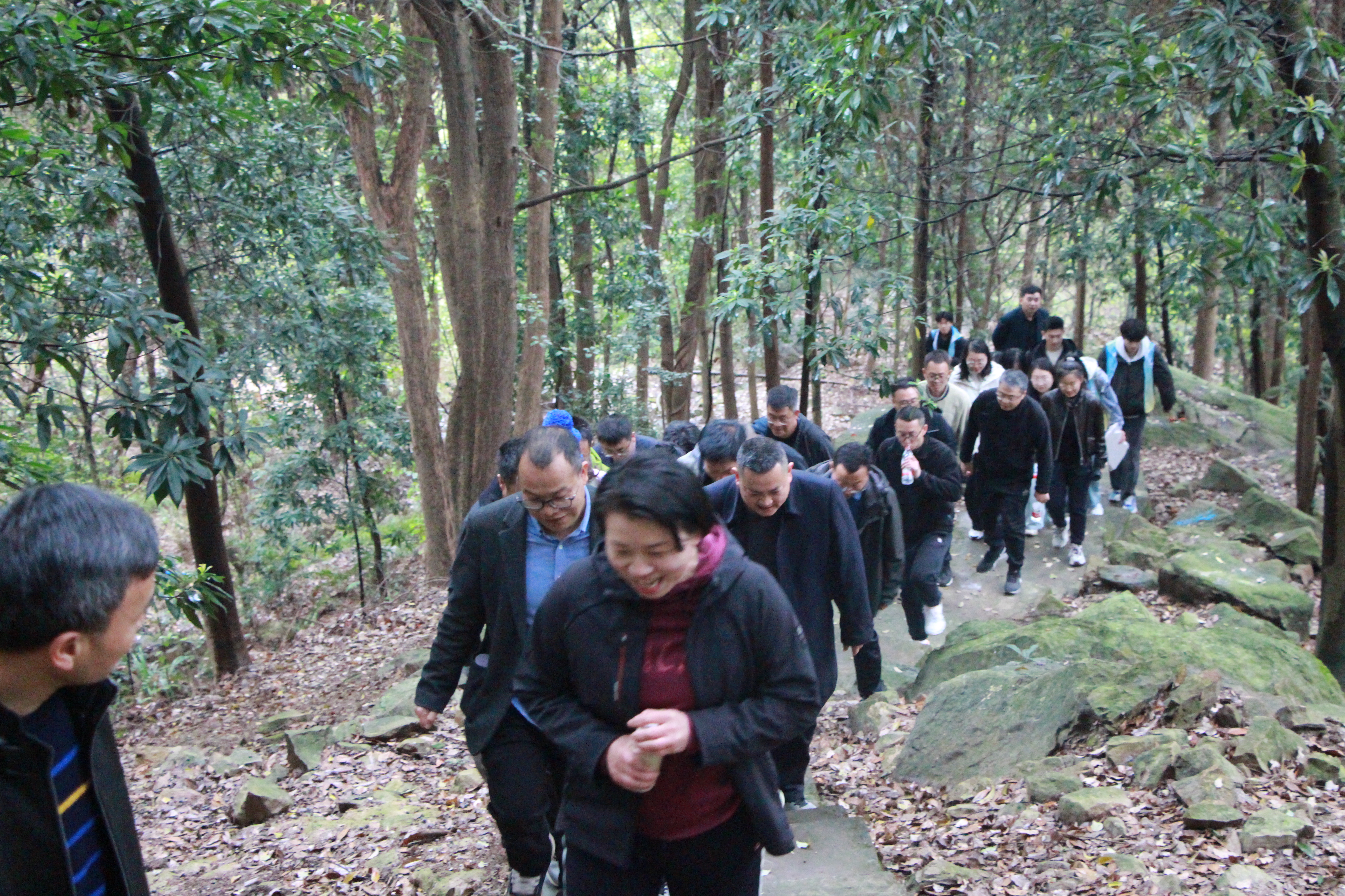 登山过程.jpg